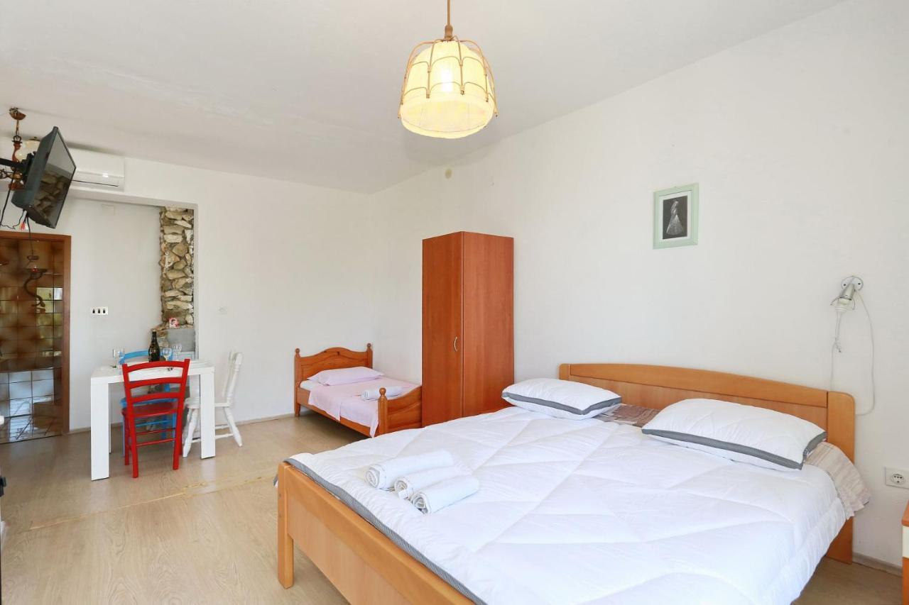 Apartmani Stanka & Joso Ražanac Buitenkant foto