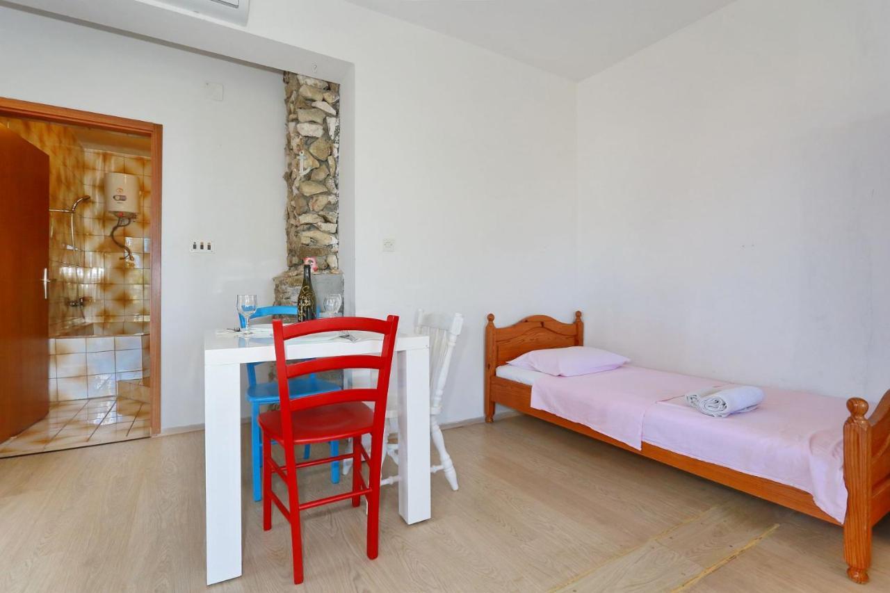 Apartmani Stanka & Joso Ražanac Buitenkant foto